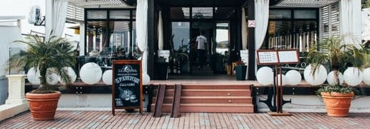 How to Attract New Customers With Outdoor Restaurant Signs